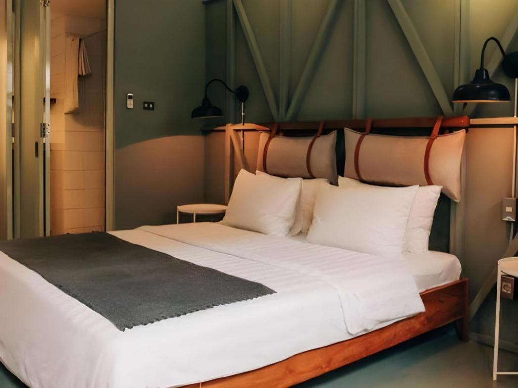 The House Tour Middletown Hotel Bandung Bagian luar foto