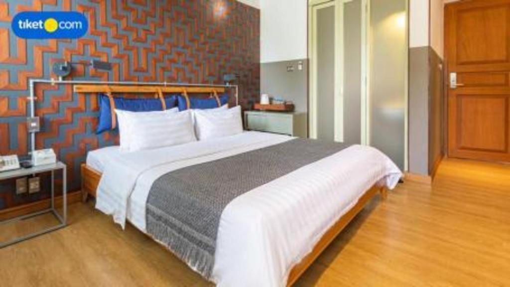 The House Tour Middletown Hotel Bandung Bagian luar foto
