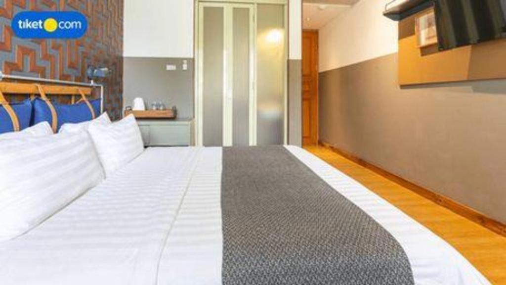 The House Tour Middletown Hotel Bandung Bagian luar foto