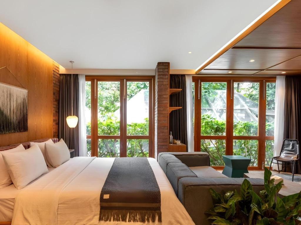 The House Tour Middletown Hotel Bandung Bagian luar foto