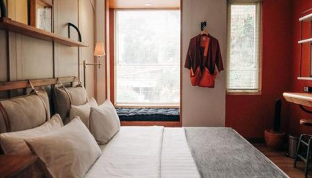 The House Tour Middletown Hotel Bandung Bagian luar foto