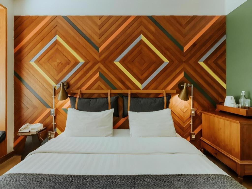 The House Tour Middletown Hotel Bandung Bagian luar foto