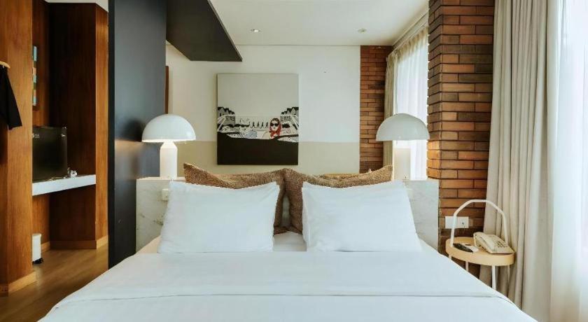 The House Tour Middletown Hotel Bandung Bagian luar foto