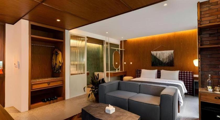 The House Tour Middletown Hotel Bandung Bagian luar foto