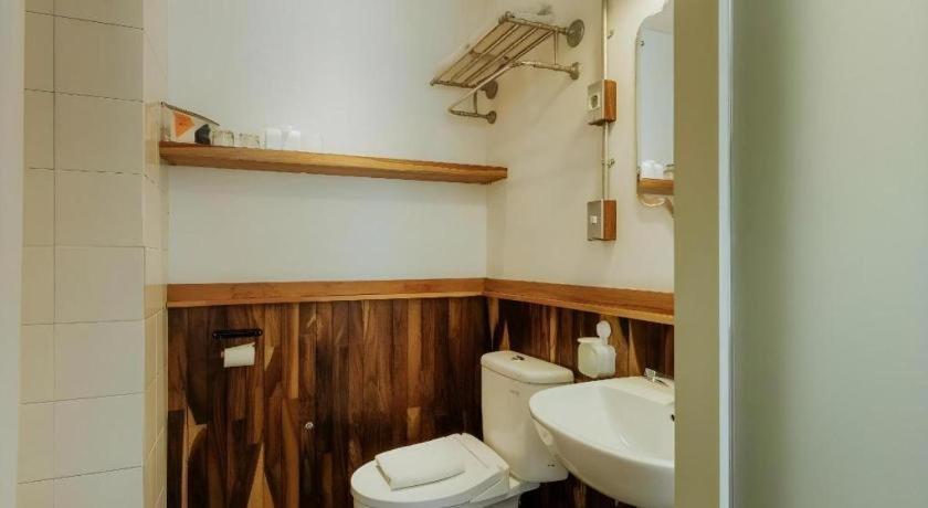 The House Tour Middletown Hotel Bandung Bagian luar foto