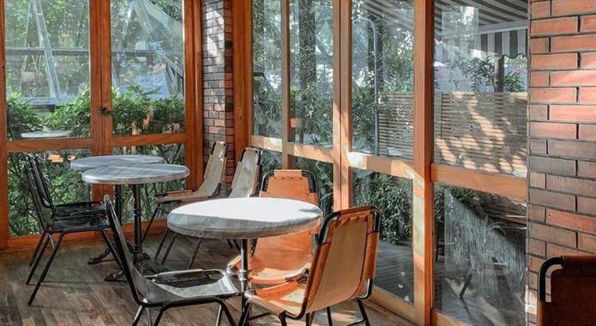 The House Tour Middletown Hotel Bandung Bagian luar foto